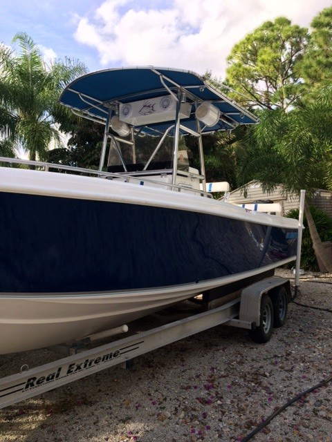 2001 Bluewater 2550 Center Console
